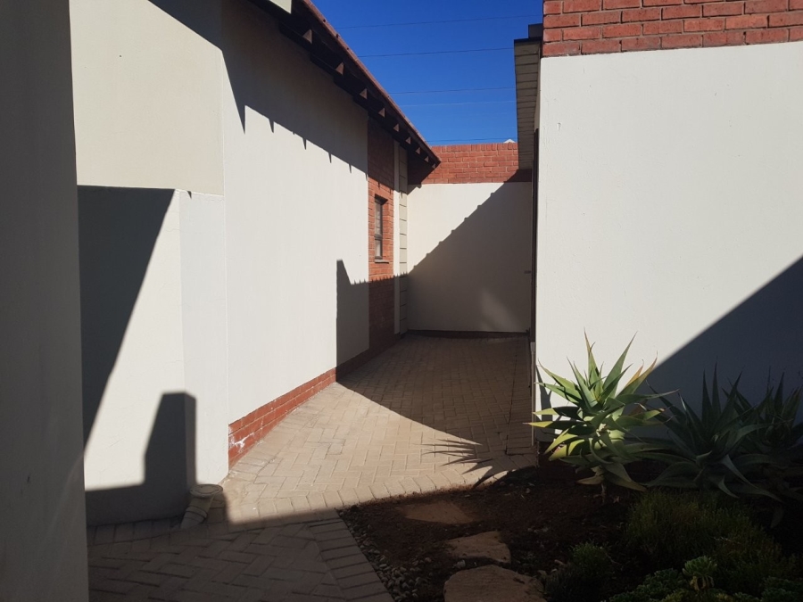 To Let 3 Bedroom Property for Rent in Wild Olive Estate Free State